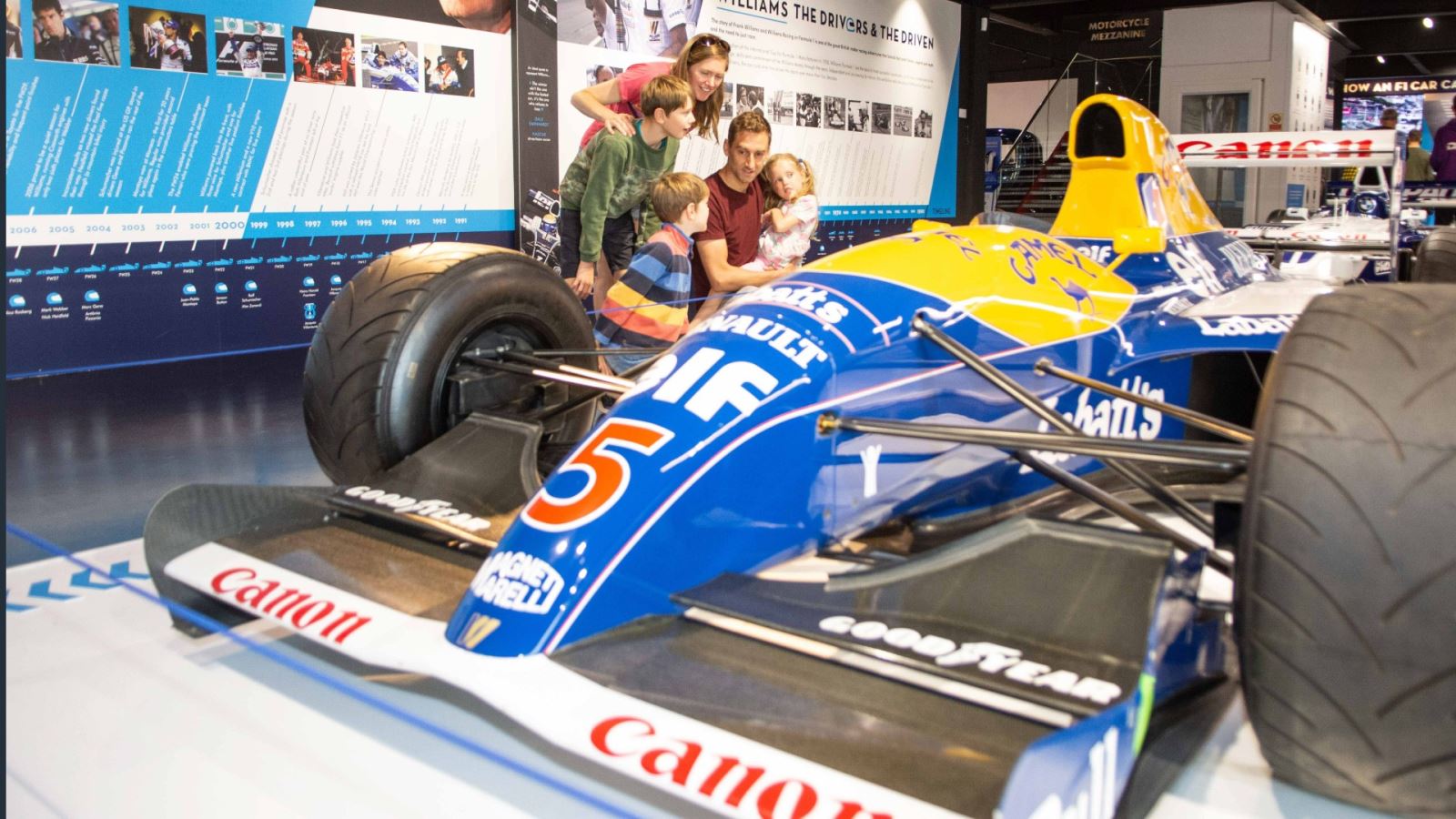 Family get up close to F1 car